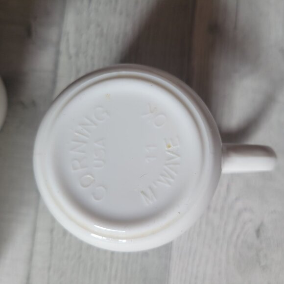 Set Of 3 Corning USA White Mugs With Blue Floral Provincal Pattern - Picture 3 of 4